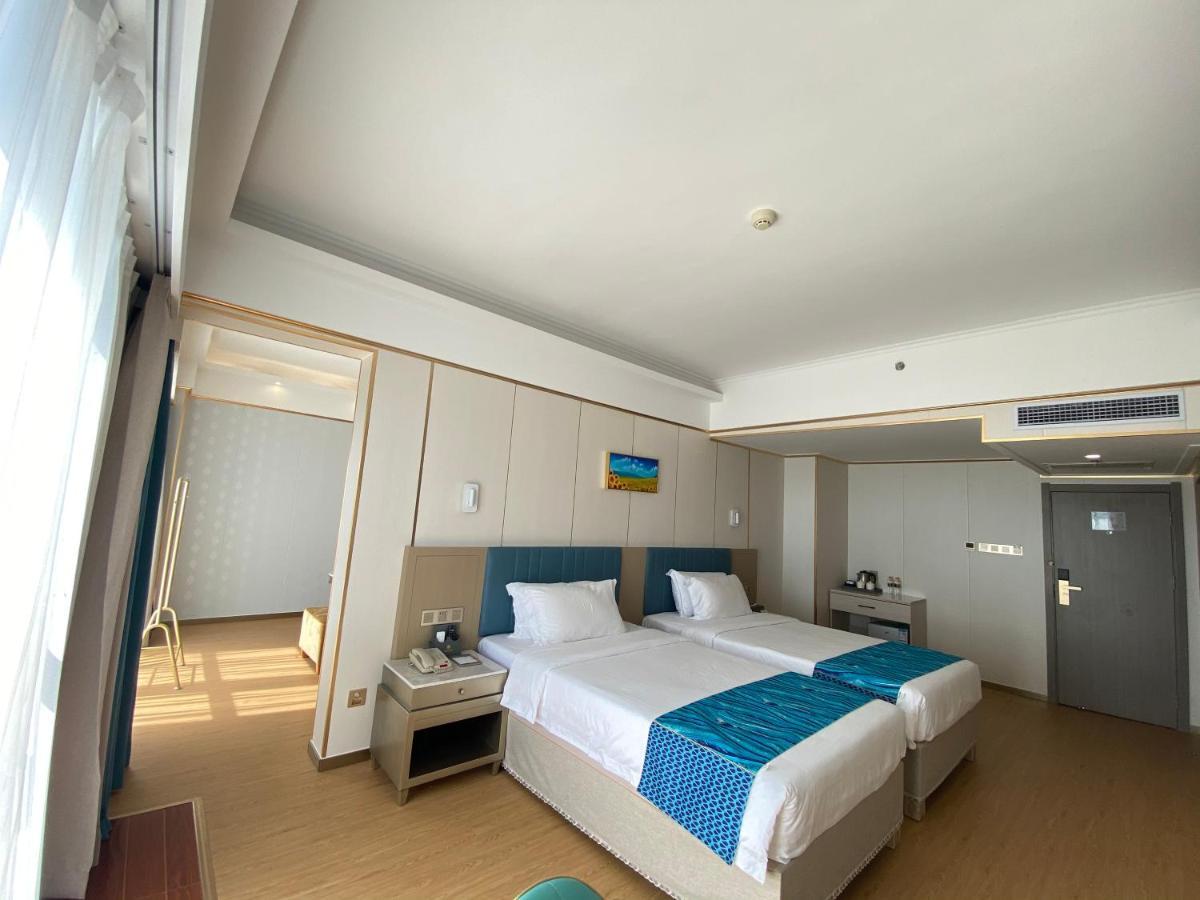 Wenhao Seaview Hotel Sanya Exteriör bild